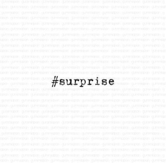 #surprise - tekst stempel - Gummiapan